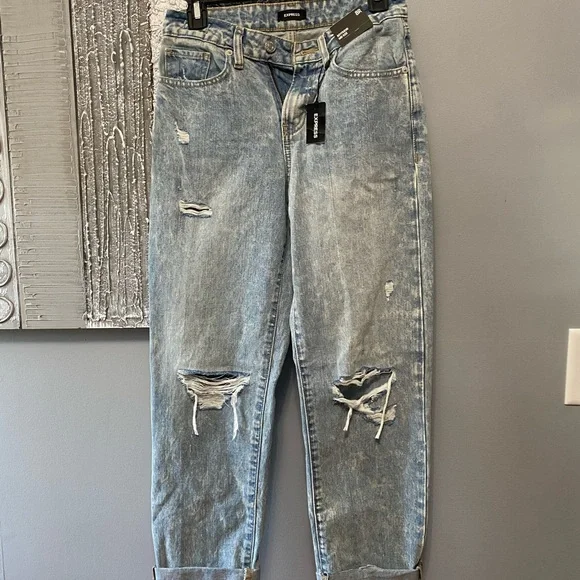 NWT Light wash mid rise boyfriend jeans